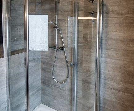 Damals war da die Badewanne jetzt eine Komfortable Dusche und